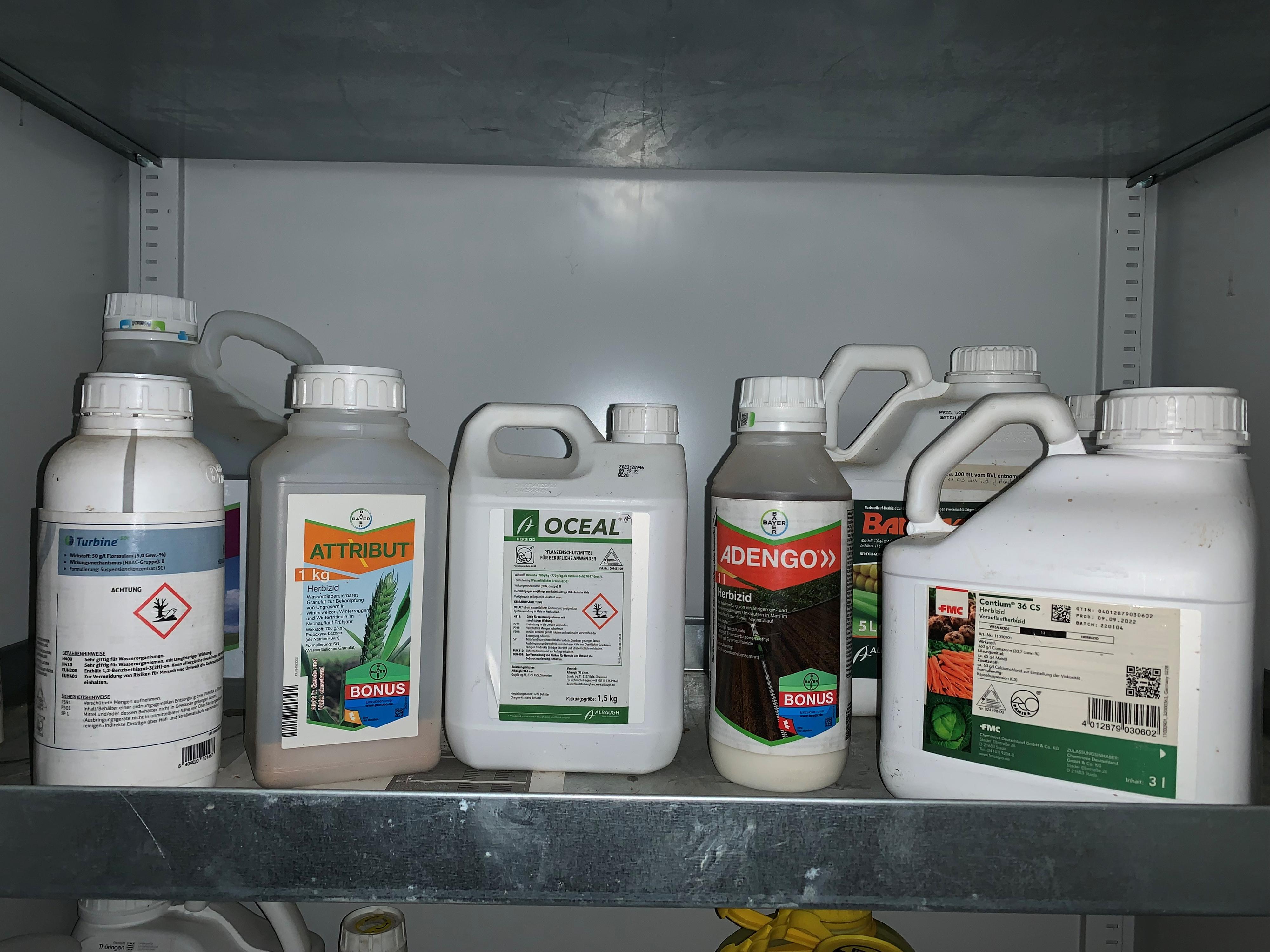 zugelassene Pflanzenschutzmittel sorgfältig aufbewahrt 2026